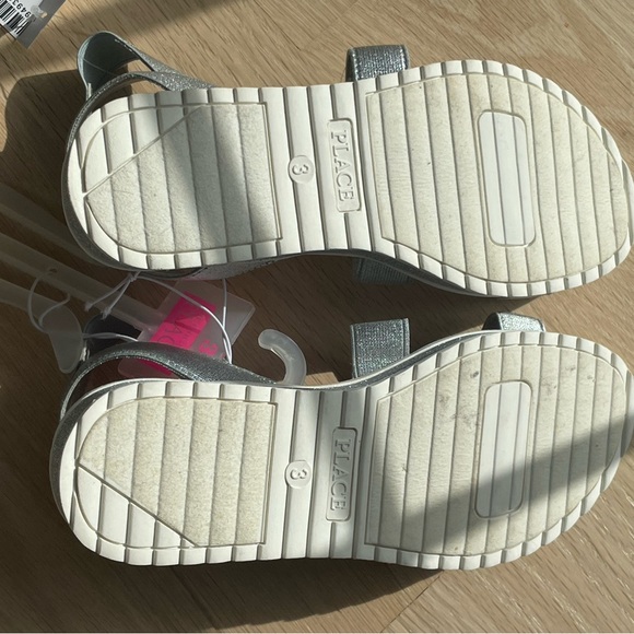 NWT Youth Size 3 (Y3) Silver Girls Elastic Platform Sandals - Picture 4 of 5